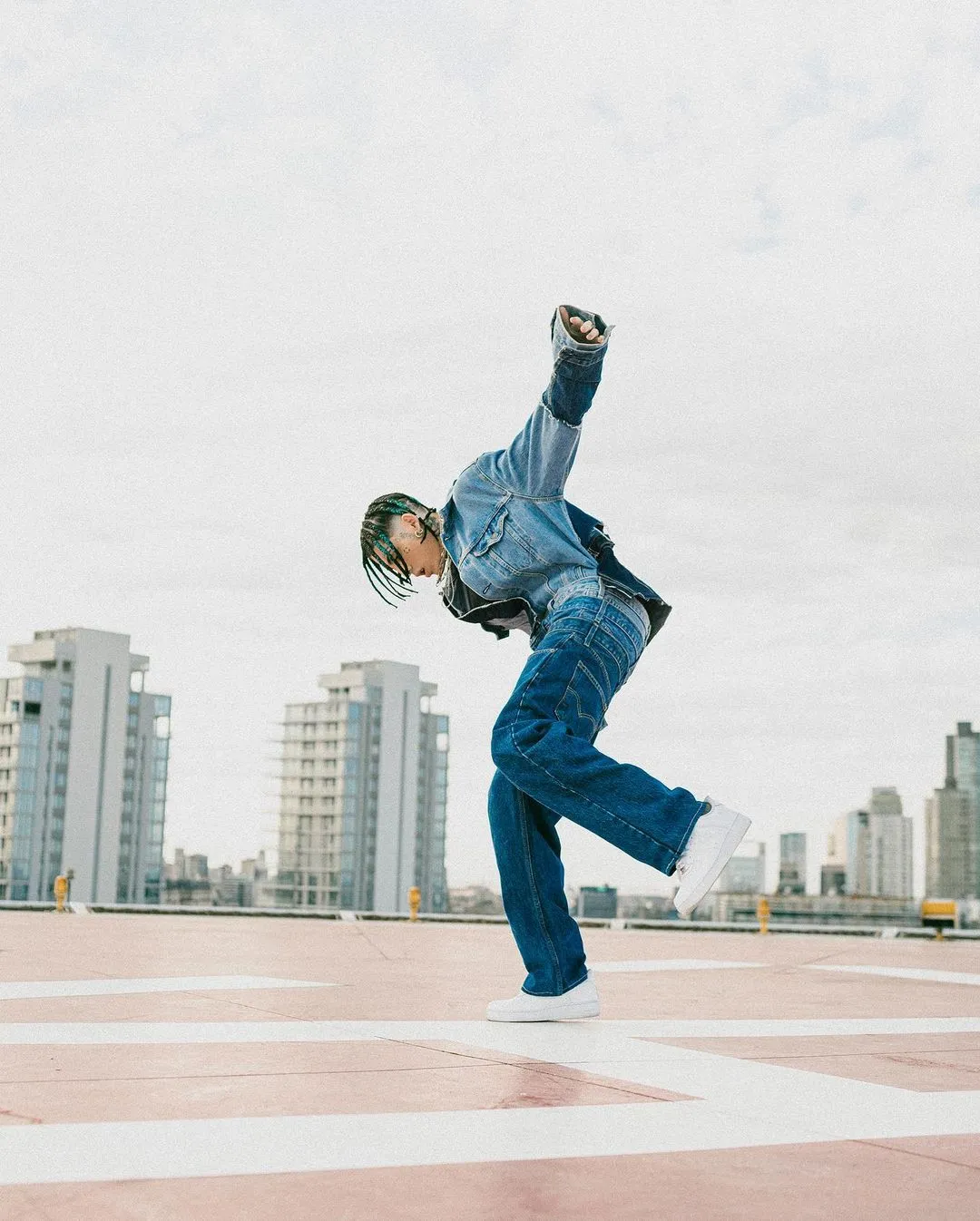 Levi's. Khea