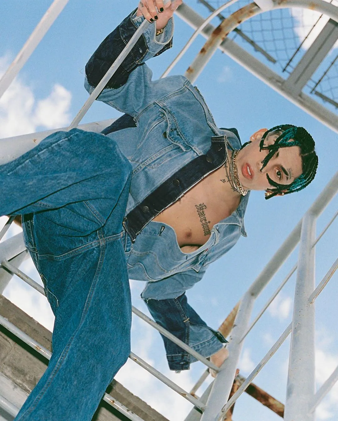 Levi's. Khea