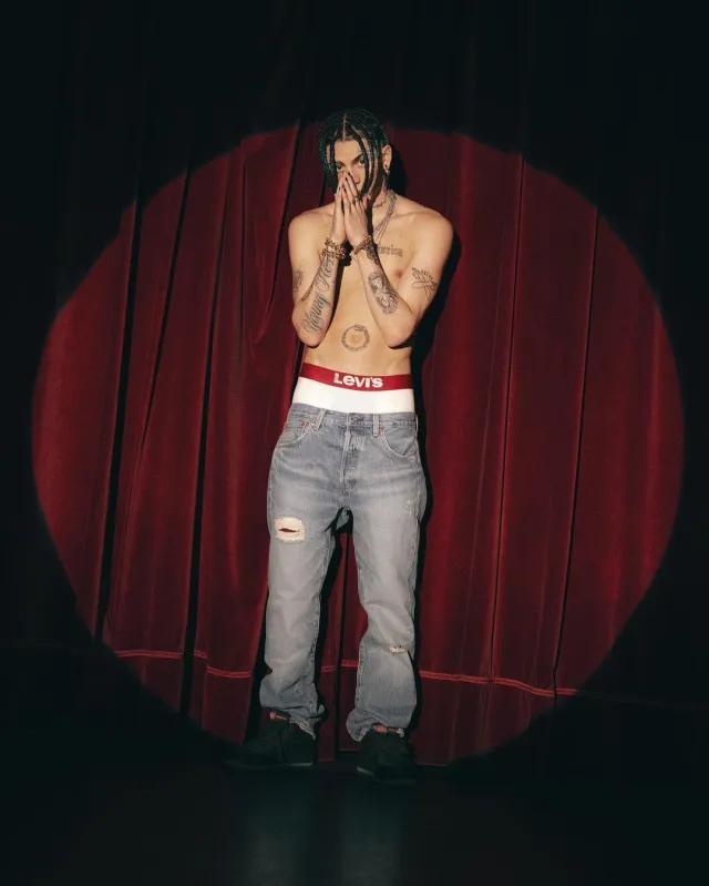 Levi's. Khea