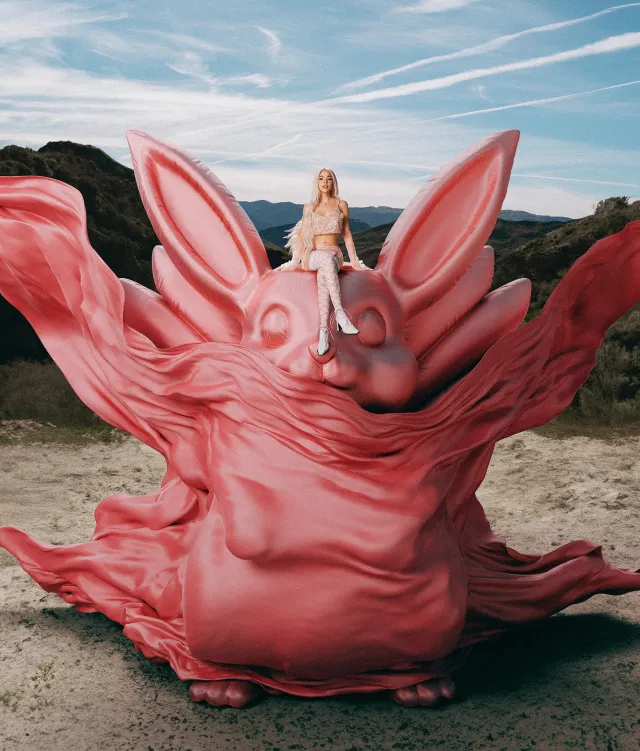 Kenia Os. Pink Aura